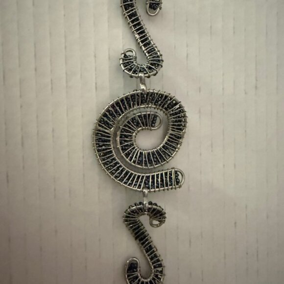 Beautiful Ladies Silver Swirl Black Beaded Bracelet with Toggle Clasp T tymus4 ( - Picture 5 of 10